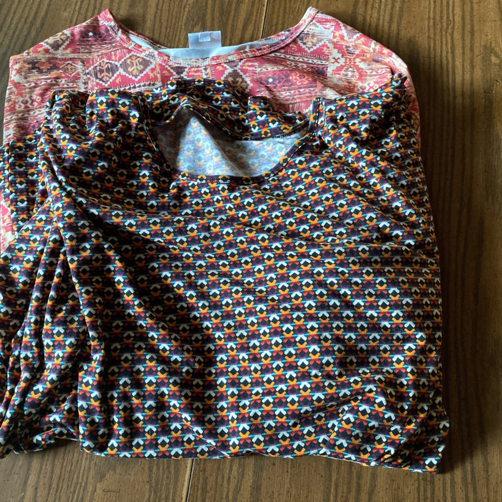 Two women’s size 3 XL Lularoe T-shirts. Longer in back short sleeved round neck.